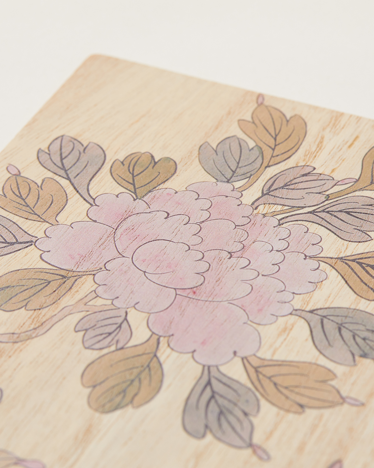 Korean_peony_wooden_box